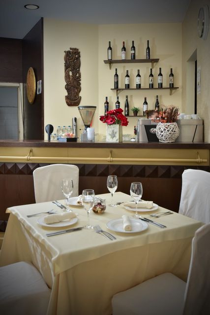 Rhodopi Home Hotel - Food and dining